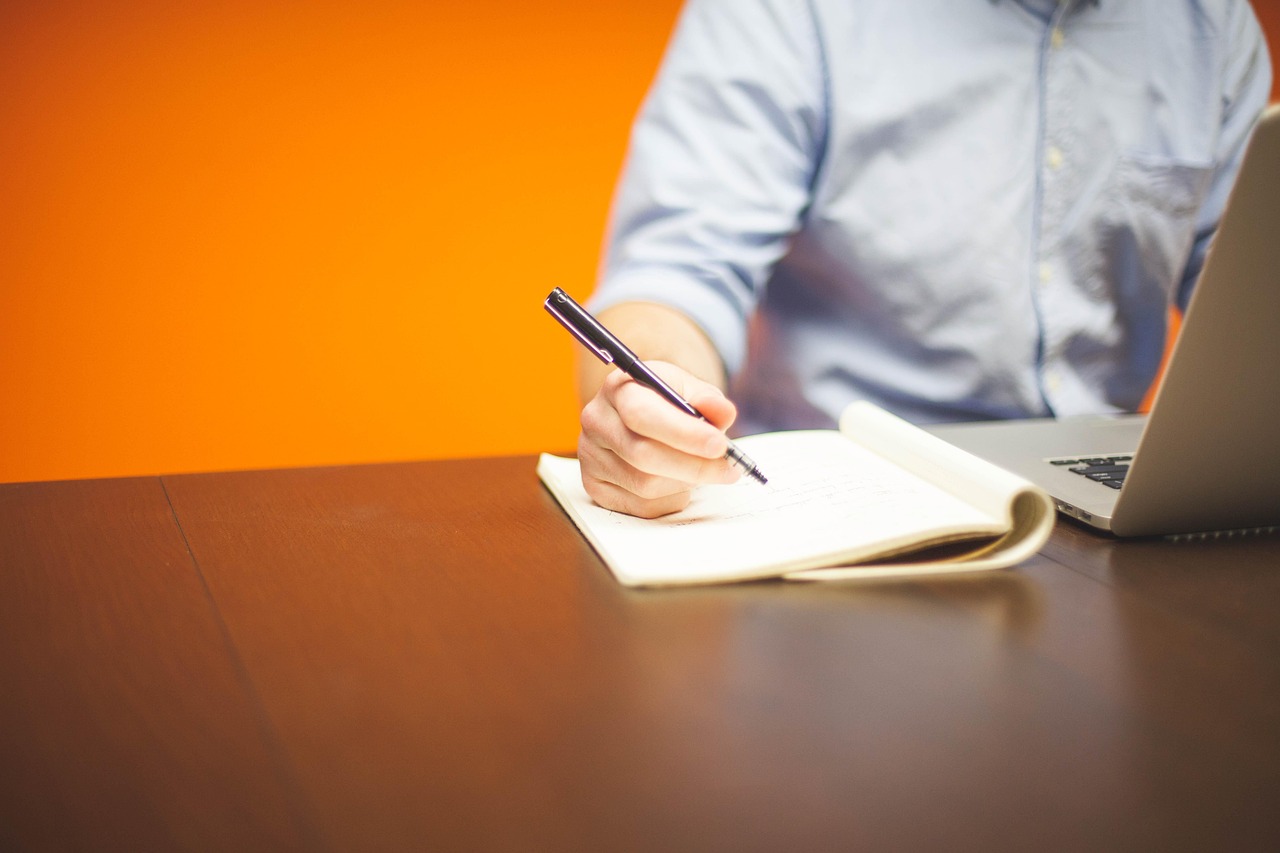 empreendedor, comece, homem, planejamento, o negócio, escritório, homem de negocios, pessoas, jovem, corporativo, trabalhando, companhia, freelance, trabalhador autonomo, bloco de anotações, caderno, escreva, rabisco, escrivaninha, computador portátil, macbook, computador, tecnologia, escrita, caneta, empreendedor, empreendedor, empreendedor, empreendedor, empreendedor, homem, homem, planejamento, planejamento, planejamento, planejamento, pessoas, pessoas, tecnologia, tecnologia